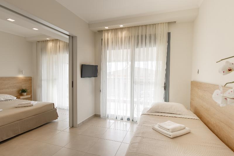 חדר סטנדרט לשלושה, Marialena