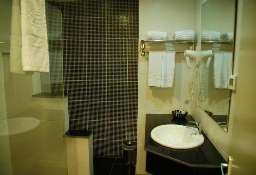 اتاق استاندارد با بالکن و چشمانداز دریا, Mina