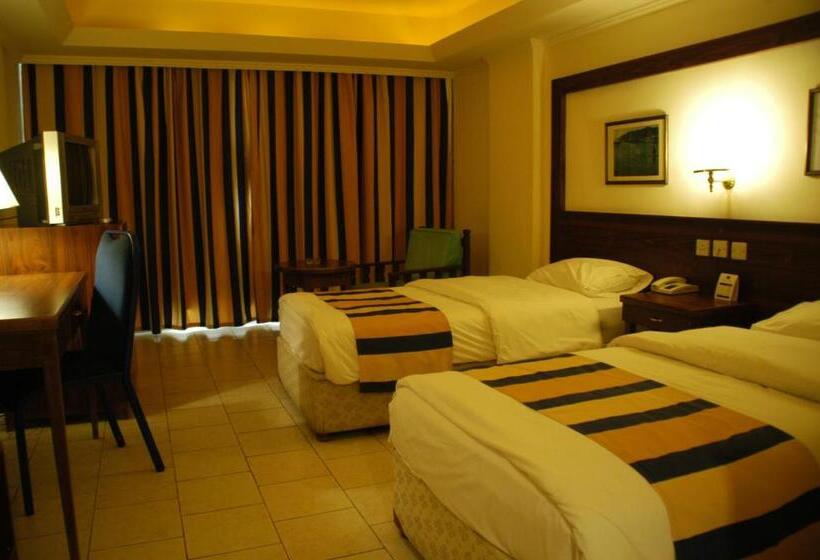 سوئیت 2 خوابه, Mina