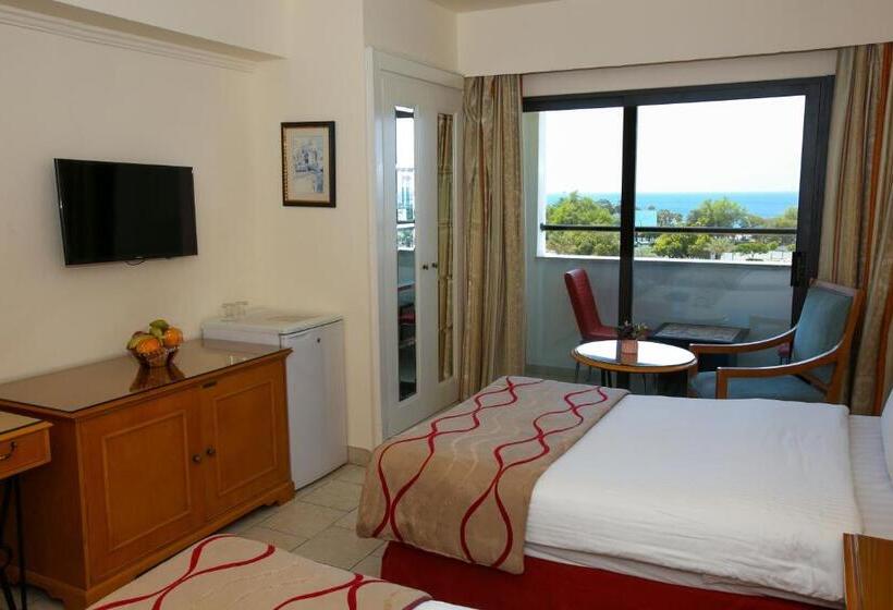 اتاق سوپریور با چشمانداز دریا و بالکن, Mina