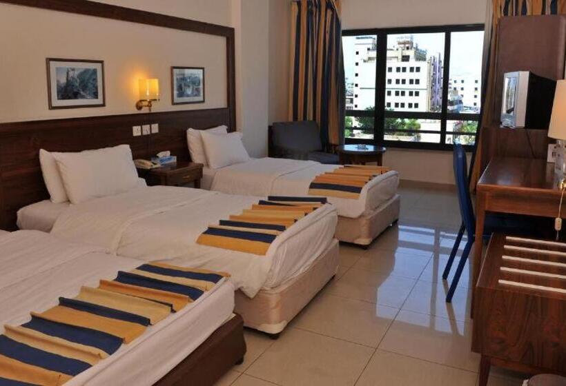 اتاق استاندارد سه نفره, Mina