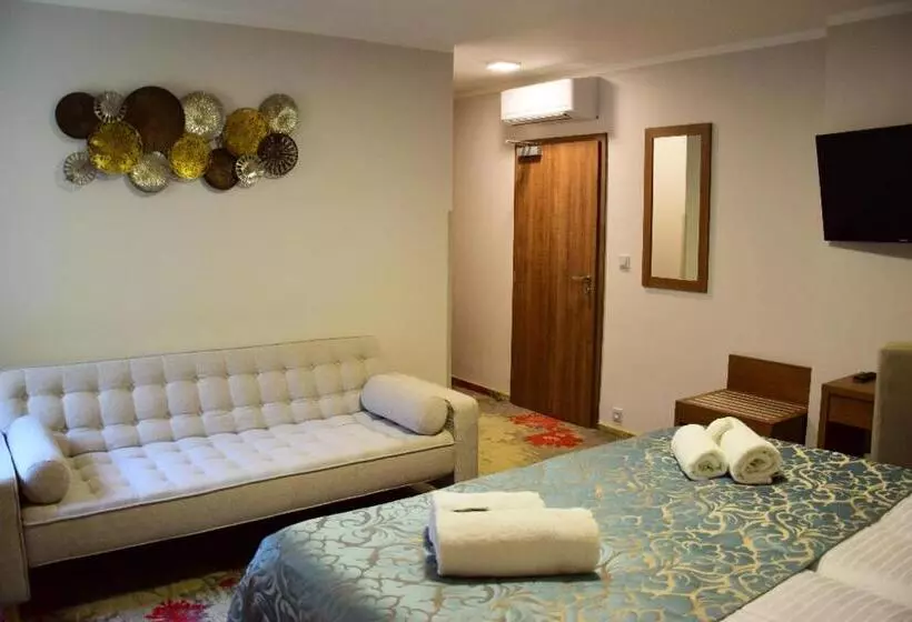 Deluxe Room King Size Bed