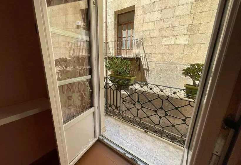 اتاق استاندارد با سرویس بهداشتی مشترک, Pensión Alicante San Nicolás
