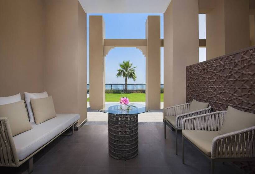 Номер Клуб Вид на Море, Doubletree By Hilton Resort & Spa Marjan Island