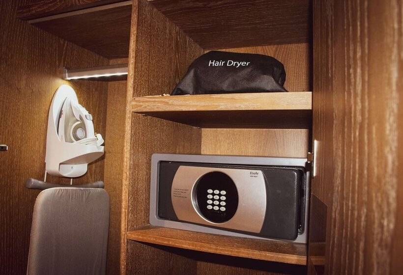 Club Room Sea View, Doubletree By Hilton Resort & Spa Marjan Island