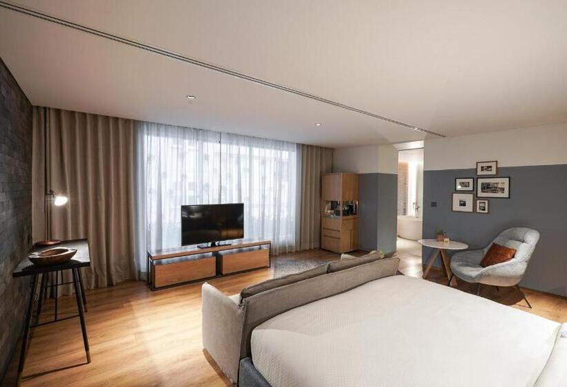سوییت سوپریور, Ad Lib Hotel Bangkok