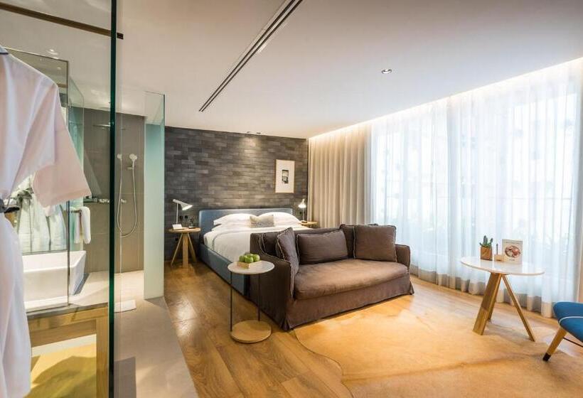 سوییت لوکس, Ad Lib Hotel Bangkok