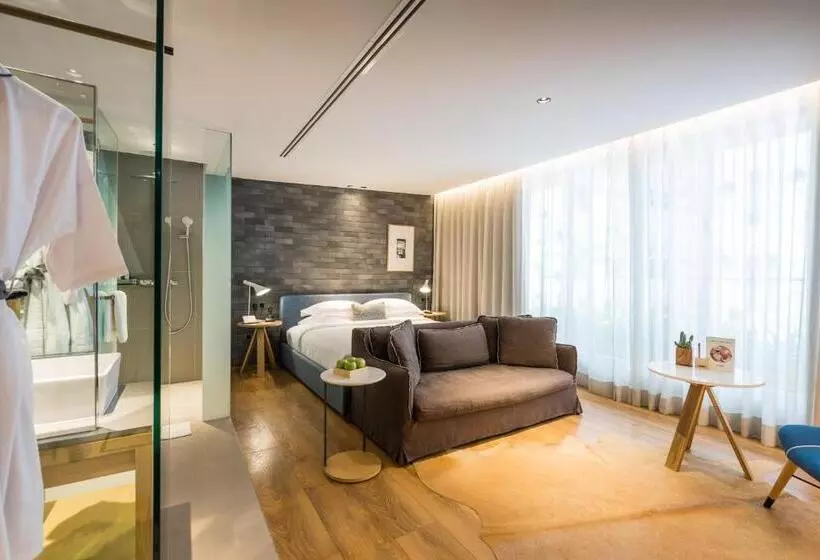 Deluxe Suite