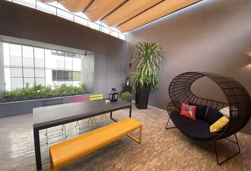 سوییت لوکس, Ad Lib Hotel Bangkok