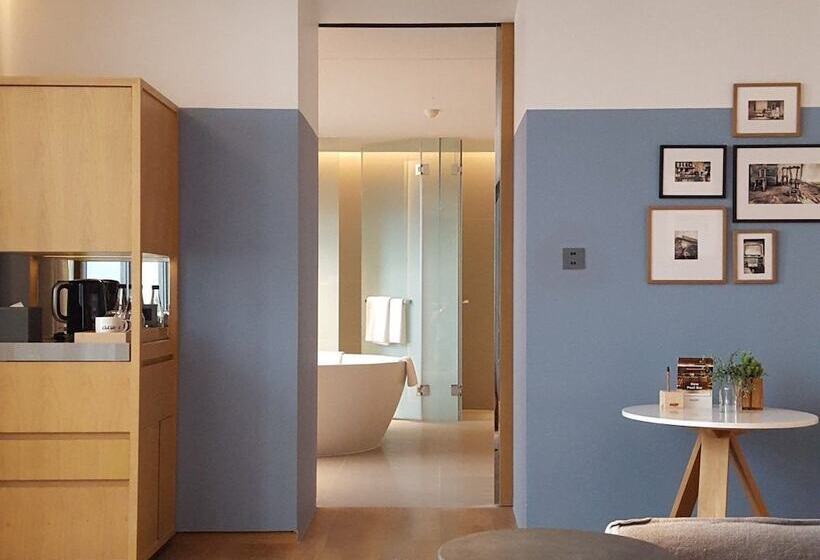 سوییت سوپریور, Ad Lib Hotel Bangkok