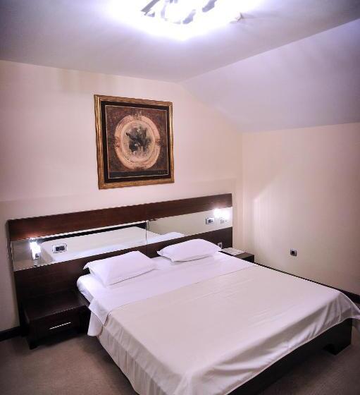 سوییت جونیور, Aria