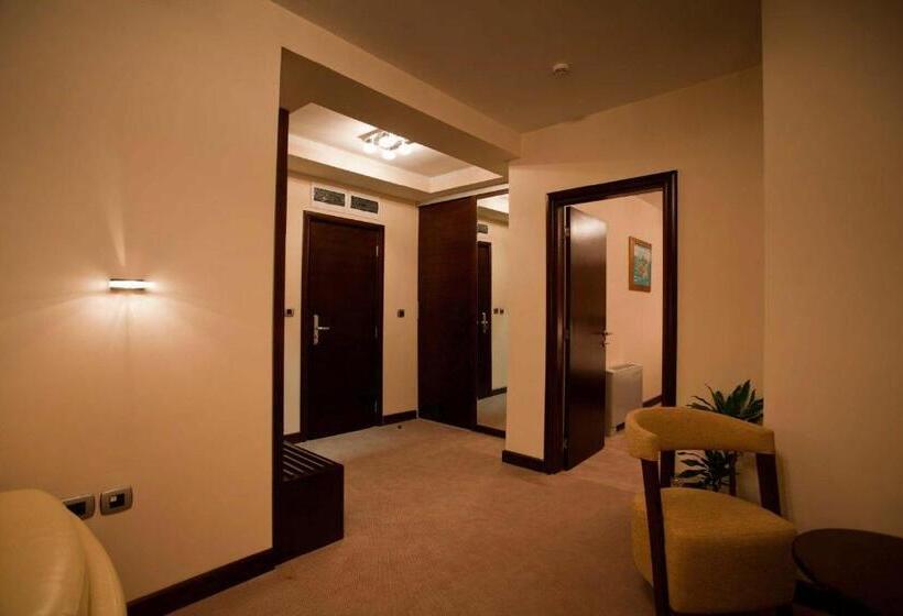 سوییت لوکس, Aria