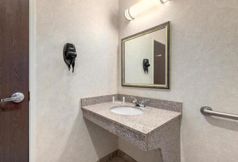 جناح لذوى الاحتياجات الخاصة, Baymont By Wyndham Pratt