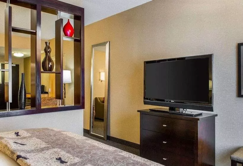 سوییت, Cambria Hotel Traverse City