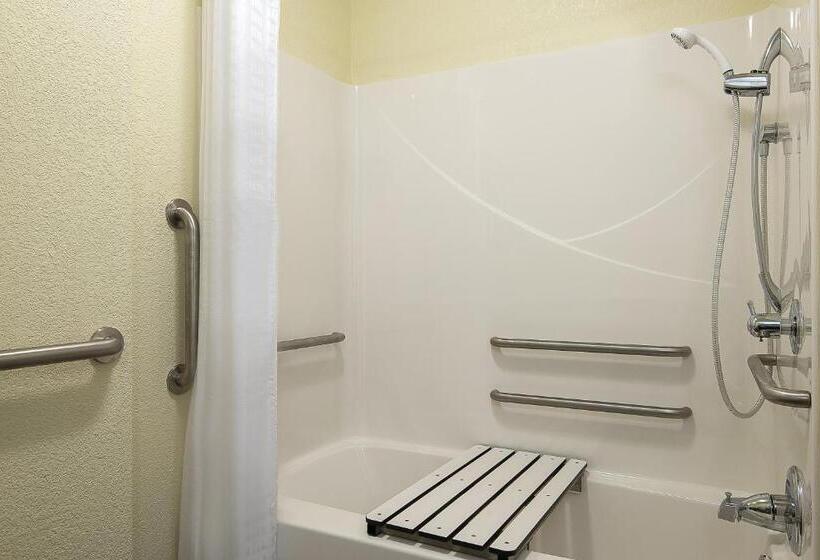 סוויטה מותאמת לאדם עם מוגבלויות, Candlewood Suites Bloomington, An Ihg