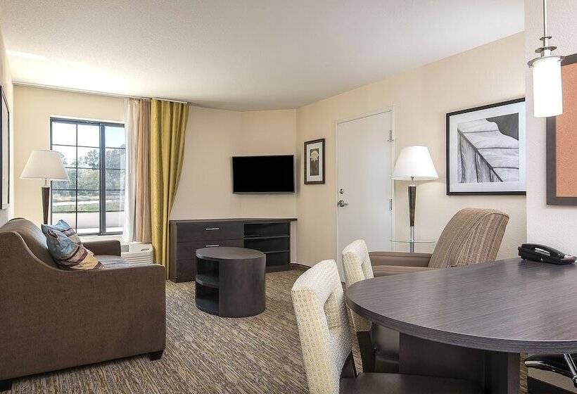 סוויטה מותאמת לאדם עם מוגבלויות, Candlewood Suites Bloomington, An Ihg