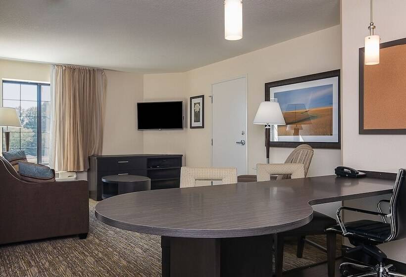 סוויטה מותאמת לאדם עם מוגבלויות, Candlewood Suites Bloomington, An Ihg