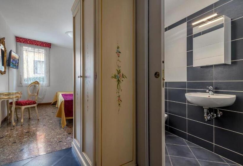 اتاق کلاسیک سه تخته, Casa Boccassini