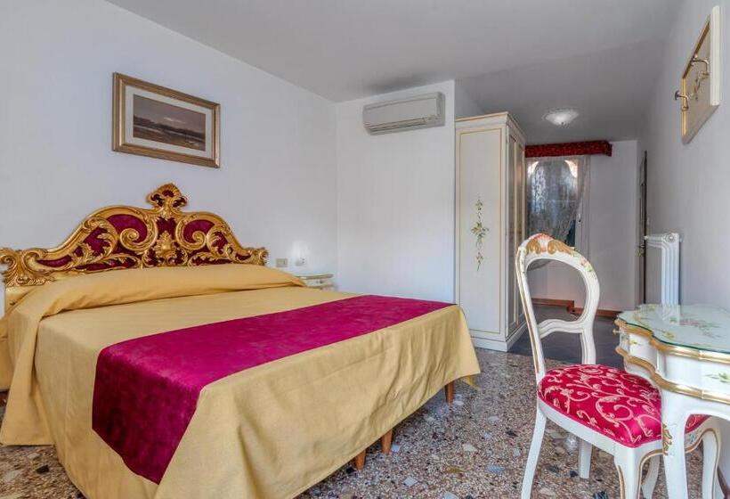 اتاق کلاسیک سه تخته, Casa Boccassini