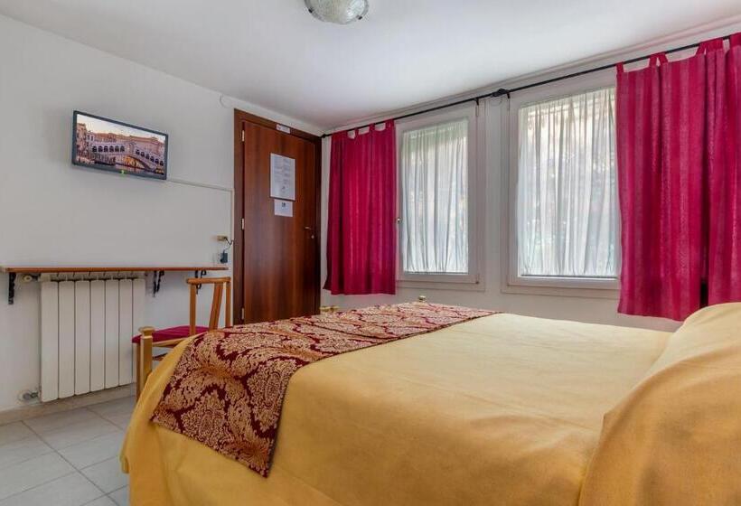 اتاق اکونومی, Casa Boccassini