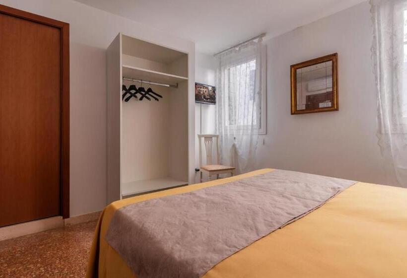 اتاق خانوادگی, Casa Boccassini