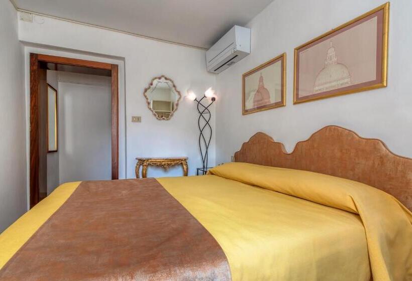 اتاق خانوادگی, Casa Boccassini