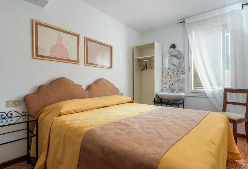 اتاق خانوادگی, Casa Boccassini