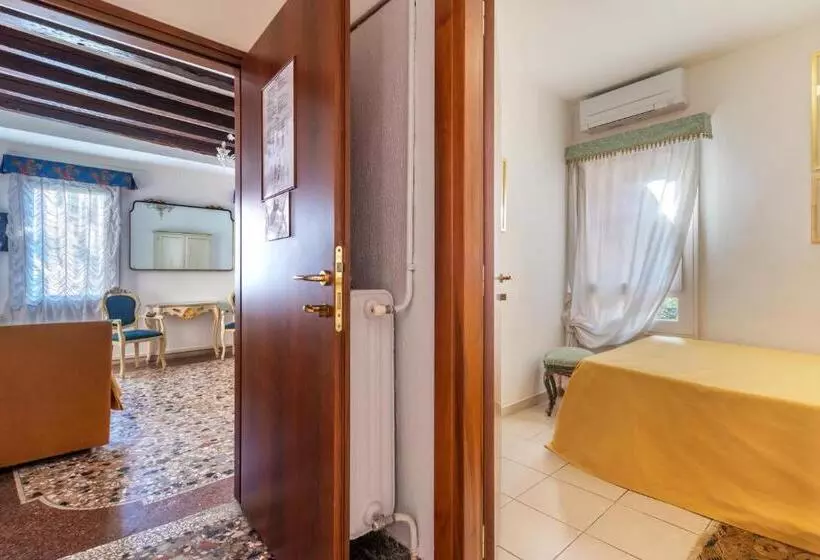 اتاق خانوادگی با چشم‌انداز باغ, Casa Boccassini
