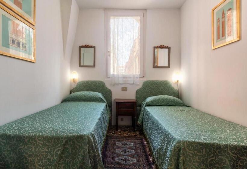 اتاق خانوادگی, Casa Boccassini