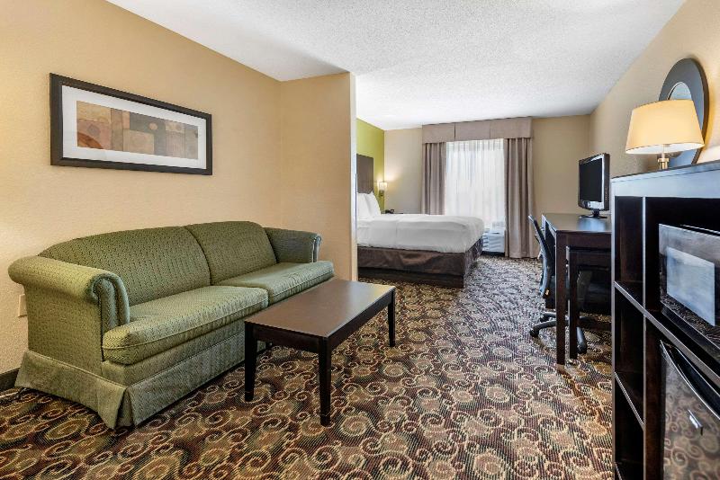 מיטת קינג בסוויטה, Comfort Suites West Indianapolis  Brownsburg