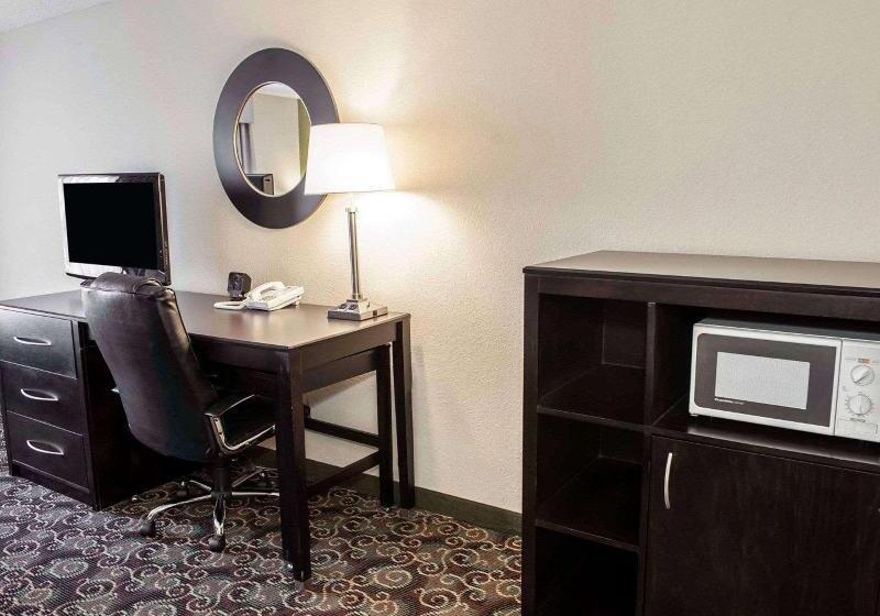 מיטת קינג בסוויטה, Comfort Suites West Indianapolis  Brownsburg