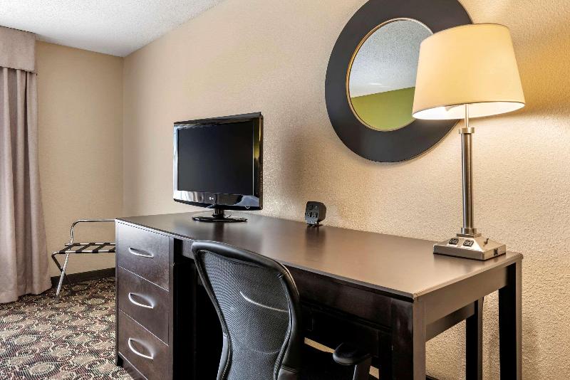 מיטת קינג בסוויטה, Comfort Suites West Indianapolis  Brownsburg