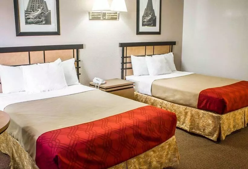 ２ダブルベッドのスタンダードルーム, Econo Lodge Inn & Suites Colonie Center Mall