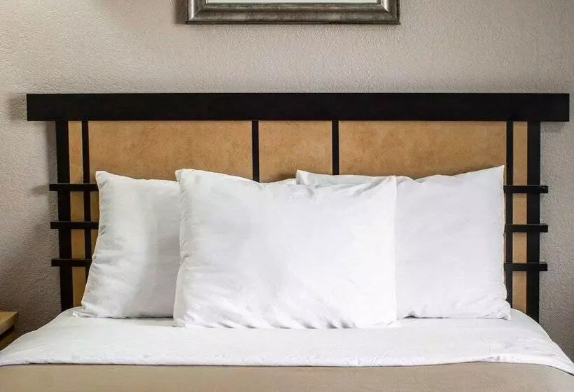 ２ダブルベッドのスタンダードルーム, Econo Lodge Inn & Suites Colonie Center Mall