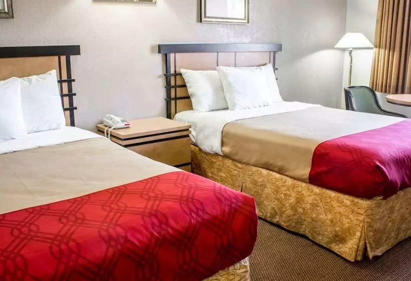 ２ダブルベッドのスタンダードルーム, Econo Lodge Inn & Suites Colonie Center Mall