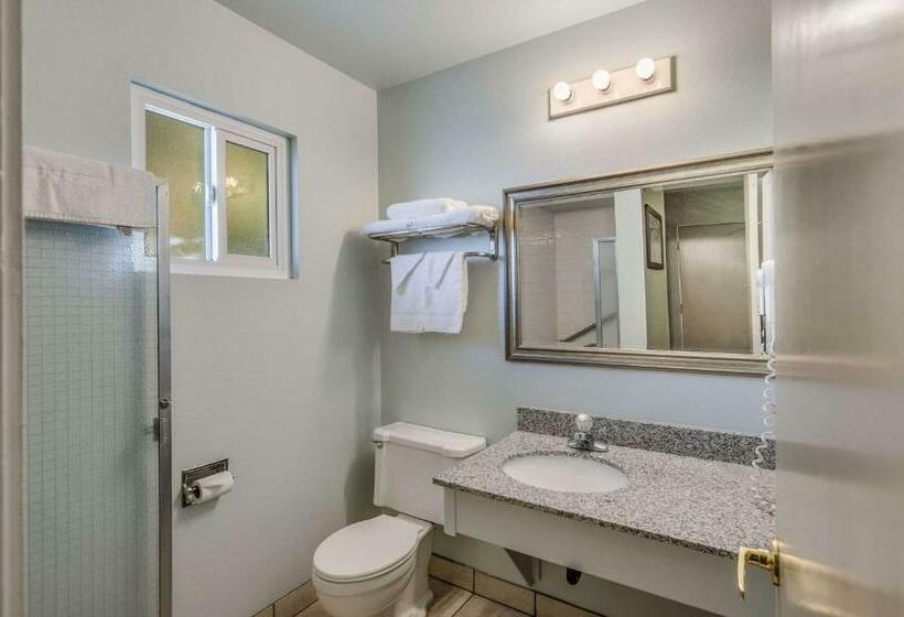 スタンダードルーム, Econo Lodge Inn & Suites