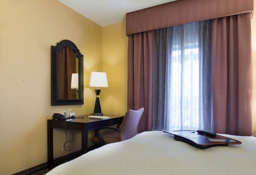 غرفة قياسية لذوى الاحتياجات الخاصة, Hampton Inn & Suites Vineland