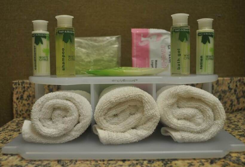 스위트, Holiday Inn Express Greensburg, An Ihg