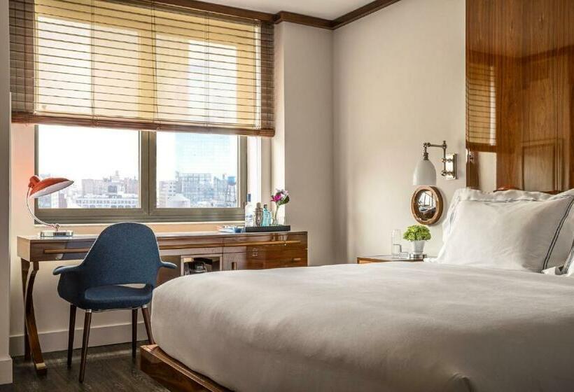 带大床的高级房间, Hugo