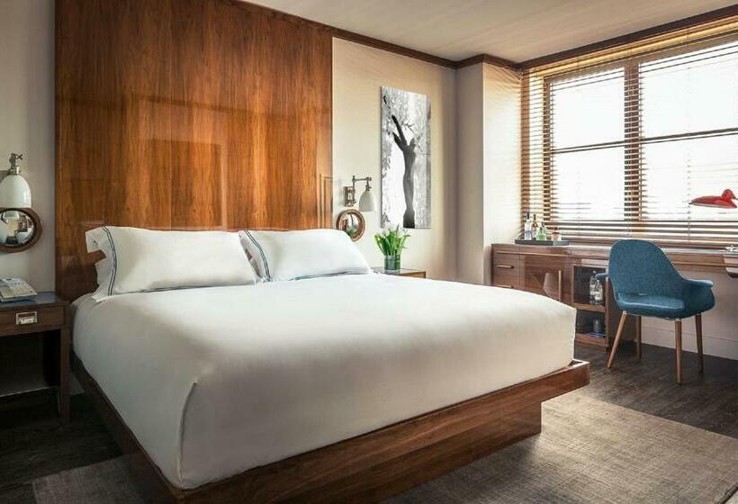 带大床的豪华间, Hugo