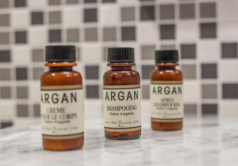 高级大房间, Hugo