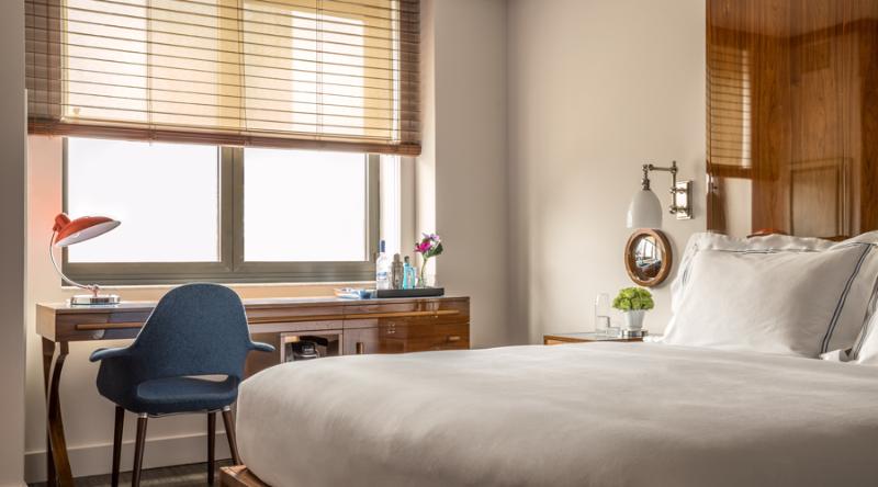 带大床的高级房间, Hugo