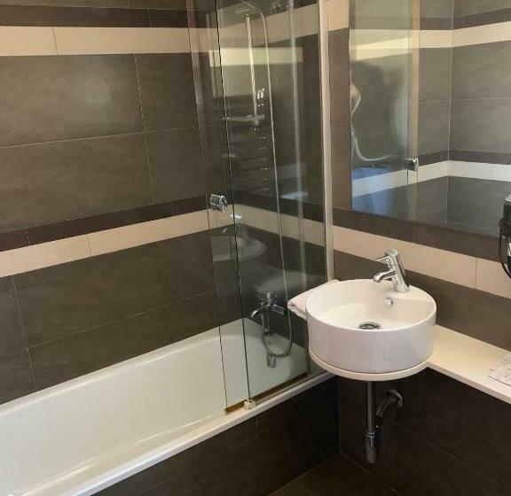 غرفة قياسية, La Suite