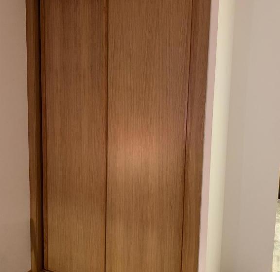 غرفة قياسية مزوَّدة بتراس, La Suite