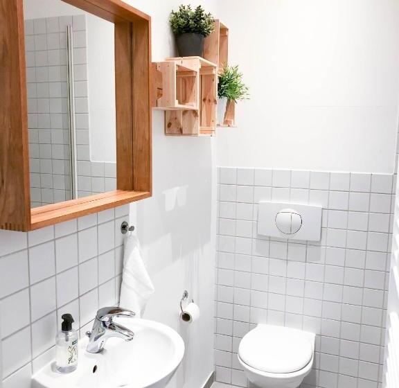 اتاق خانوادگی با سرویس بهداشتی مشترک, Pension Absolut Berlin