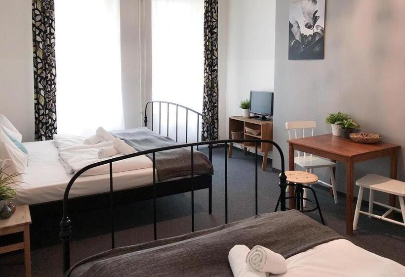 اتاق خانوادگی با سرویس بهداشتی مشترک, Pension Absolut Berlin
