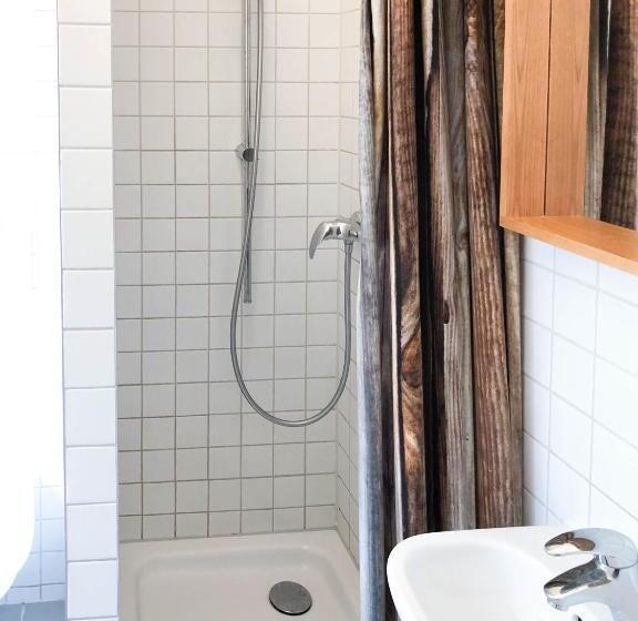 اتاق استاندارد با سرویس بهداشتی مشترک, Pension Absolut Berlin