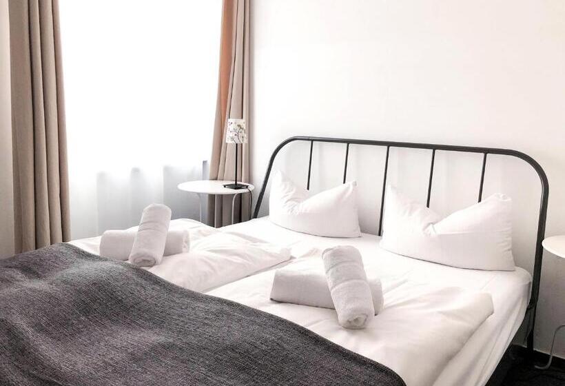 اتاق استاندارد با سرویس بهداشتی مشترک, Pension Absolut Berlin