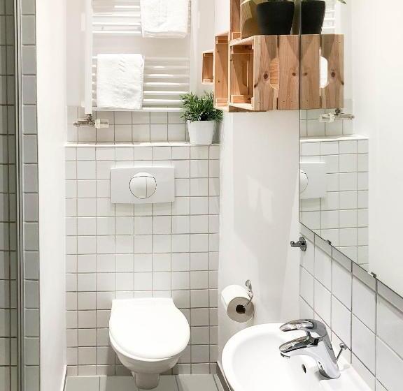 اتاق استاندارد یک تخته با سرویس بهداشتی مشترک, Pension Absolut Berlin