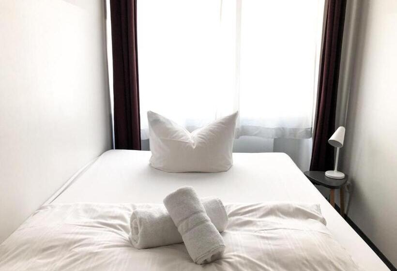 اتاق استاندارد یک تخته با سرویس بهداشتی مشترک, Pension Absolut Berlin